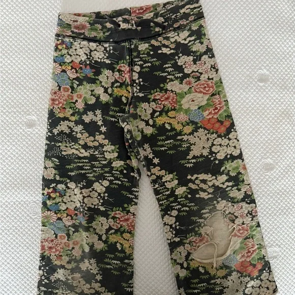 Floral Patterned Pants - Picture 2 of 4